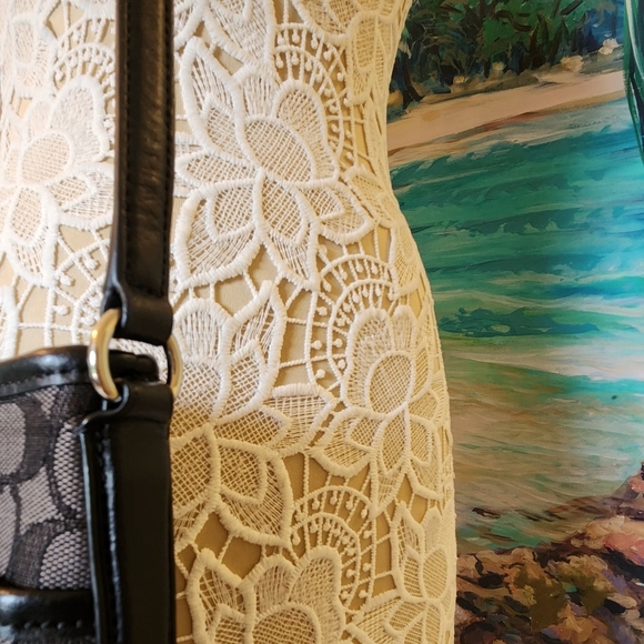 Storypatch Coach! COLLECTIBLE..Canvas Monogram Crossbody..Nearly new condition! - Picture 4 of 14